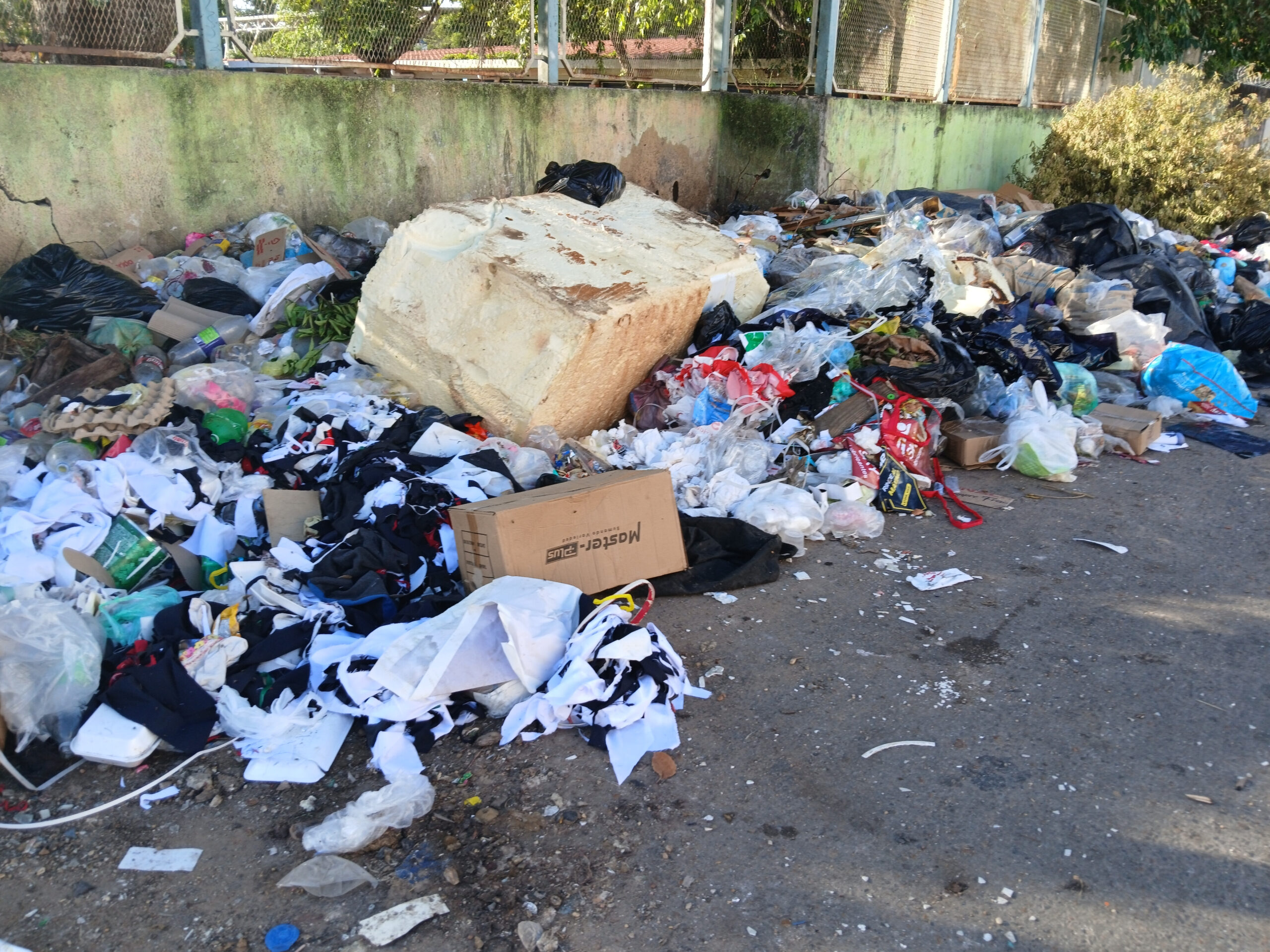 Denuncian que Los Guaritos I y IV amanecieron repletos de basura ...